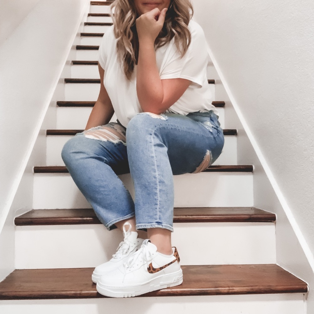 American eagle ripped mom jeans